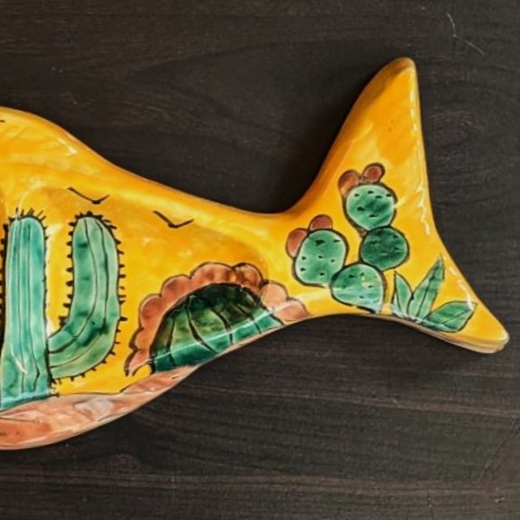 Hecho Amano Gallery Handmade Ceramic Fish Sectioned Serving Platter - Picture 4 of 8